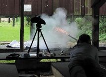 Na strzelnicach brakuje wolnych terminów, by poćwiczyć strzelanie.