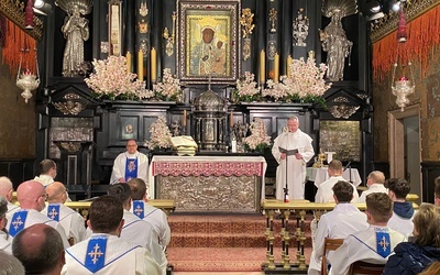 "Patrzeć na Maryję, słuchać Jezusa i troszczyć się o wiarę"