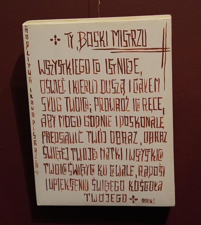 Ikony na deskach ze skrzynek na amunicję z Donbasu