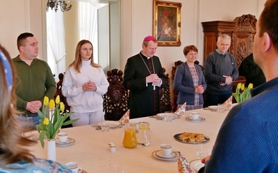 Metropolita gdański spotkał się w niedzielę z uchodźcami wojennymi z Ukrainy.