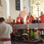 Książnice. Poświęcenie odnowionej drogi krzyżowej i bierzmowanie