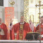 Książnice. Poświęcenie odnowionej drogi krzyżowej i bierzmowanie