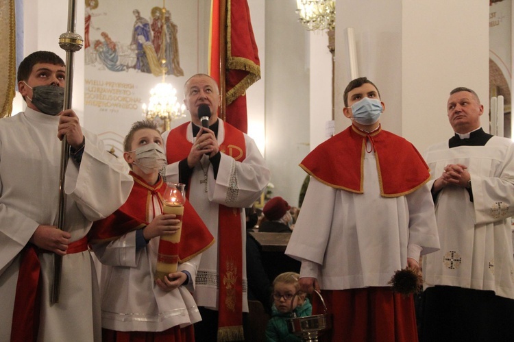 Książnice. Poświęcenie odnowionej drogi krzyżowej i bierzmowanie