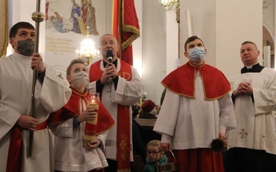 Książnice. Poświęcenie odnowionej drogi krzyżowej i bierzmowanie