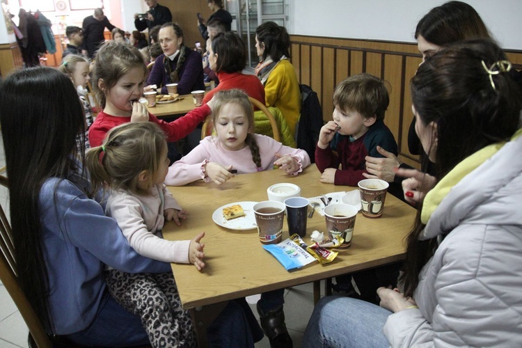 Wspólna modlitwa i spotkanie Ukraińców w parafii w Leśnej