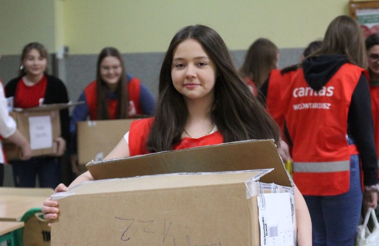 Swoje dary dla Ukrainy żywieccy wolontariusze przekazali za pośrednictwem Caritas.