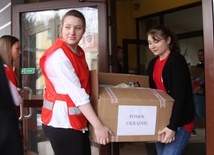 Wolontariusze Szkolnego Koła Caritas z żywieckiego Technikum Budowlano-Drzewnego zaangażowali się w pomoc dla Ukrainy.