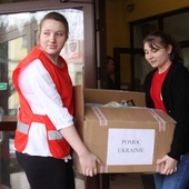 Wolontariusze Szkolnego Koła Caritas z żywieckiego Technikum Budowlano-Drzewnego zaangażowali się w pomoc dla Ukrainy.