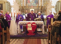 Mszę św. koncelebrowali kapłani z dekanatu.