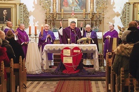 Mszę św. koncelebrowali kapłani z dekanatu.