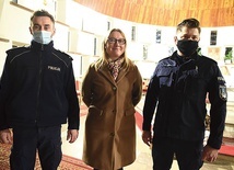 	Gośćmi spotkania byli Bernadetta Połomska, ministerialny edukator ds. bezpieczeństwa cyfrowego, oraz mł. asp. Radosław Koział z Zespołu ds. Nieletnich Komendy Miejskiej w Nowym Sączu (z prawej).