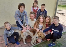 – Dzieci bardzo chciały mieć swoje zwierzęta – mówi siostra Antonina. – Do domu w Żytomierzu przyniosły znalezione na ulicy psy i koty