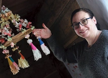 – Z pewnym żalem i nostalgią możemy patrzeć na dawne zwyczaje, ale proces przemian kulturowych, choć z reguły powolny, jest jednak nieunikniony – zauważa Katarzyna Kurowska.