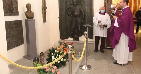 Popiersie śp. bp. Czesława Domina