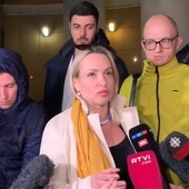 Rosja: Za protest przeciwko wojnie na Ukrainie sąd skazał dziennikarkę na grzywnę w wysokości 280 dolarów. Ale to nie koniec