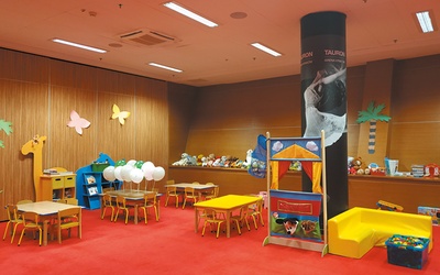 Jedna z sal zabaw w krakowskiej hali sportowej.