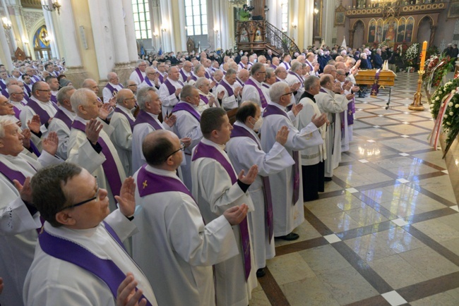 Pogrzeb śp. bp. Adama Odzimka