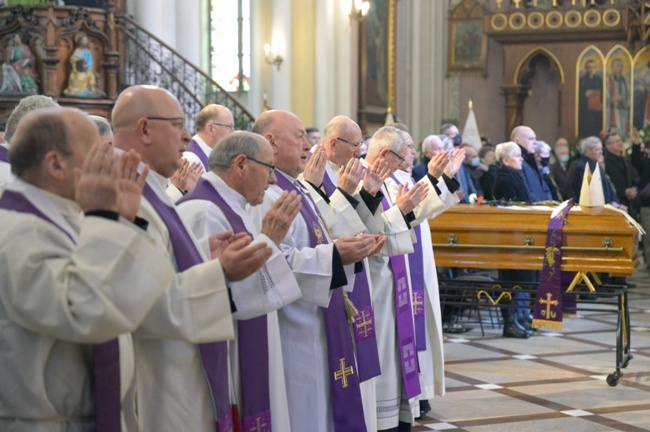 Pogrzeb śp. bp. Adama Odzimka