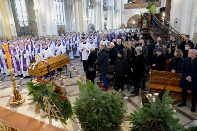 Pogrzeb śp. bp. Adama Odzimka