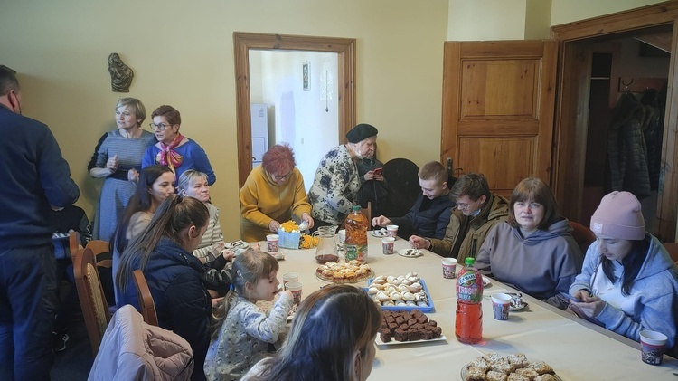 Smolec dla uchodźców. Otwarte drzwi plebani, świetlicy, mieszkań