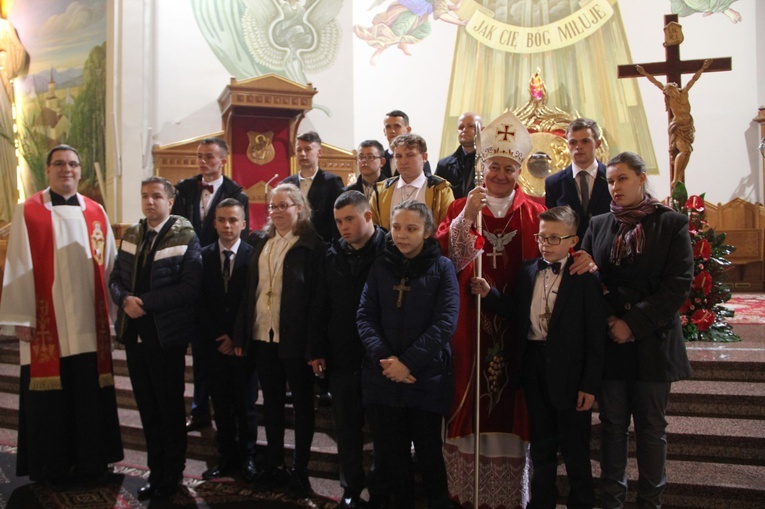 Bierzmowanie w parafii pw. Trójcy Przenajświętszej w Mielcu 2022