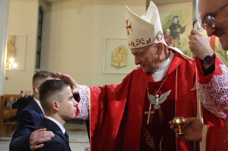 Bierzmowanie w parafii pw. Trójcy Przenajświętszej w Mielcu 2022