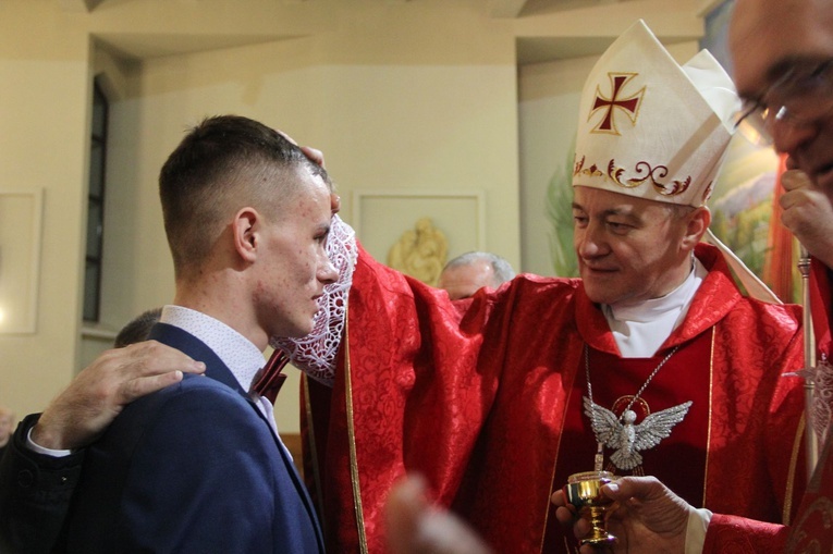 Bierzmowanie w parafii pw. Trójcy Przenajświętszej w Mielcu 2022