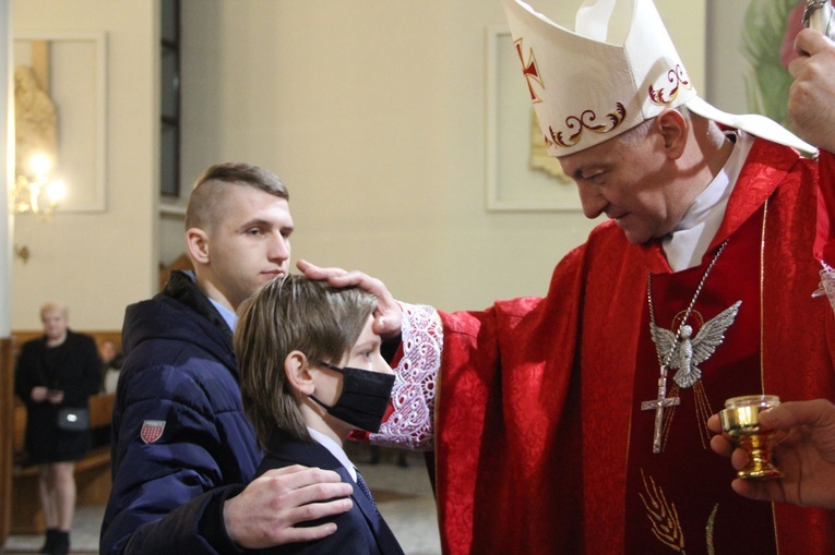 Bierzmowanie w parafii pw. Trójcy Przenajświętszej w Mielcu 2022