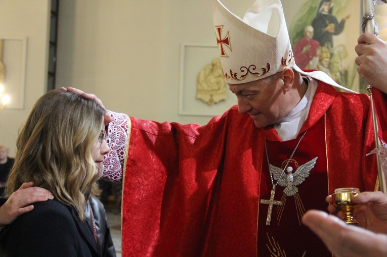 Bierzmowanie w parafii pw. Trójcy Przenajświętszej w Mielcu 2022