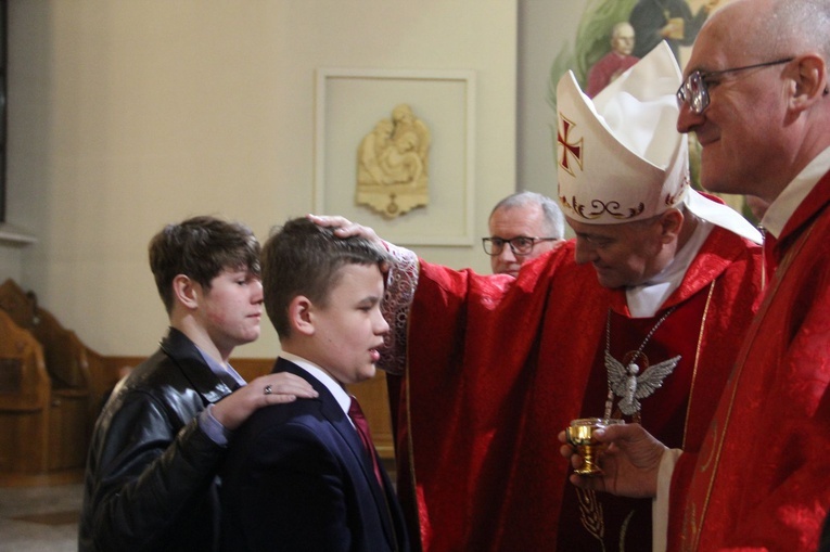 Bierzmowanie w parafii pw. Trójcy Przenajświętszej w Mielcu 2022