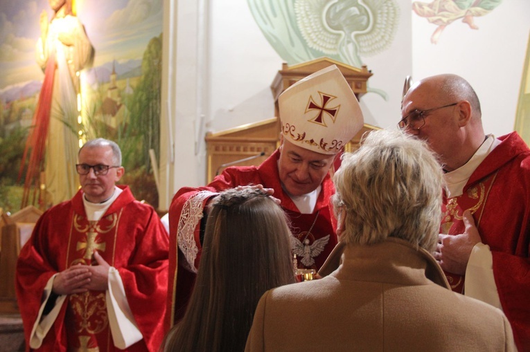 Bierzmowanie w parafii pw. Trójcy Przenajświętszej w Mielcu 2022