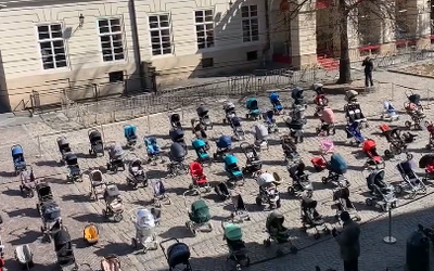 109 pustych wózków... Milczący protest we Lwowie