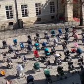 109 pustych wózków... Milczący protest we Lwowie