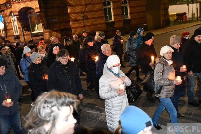 Świebodzin. Droga Krzyżowa o pokój