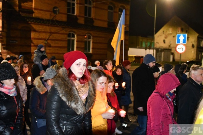 Świebodzin. Droga Krzyżowa o pokój