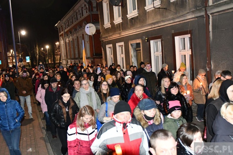 Świebodzin. Droga Krzyżowa o pokój