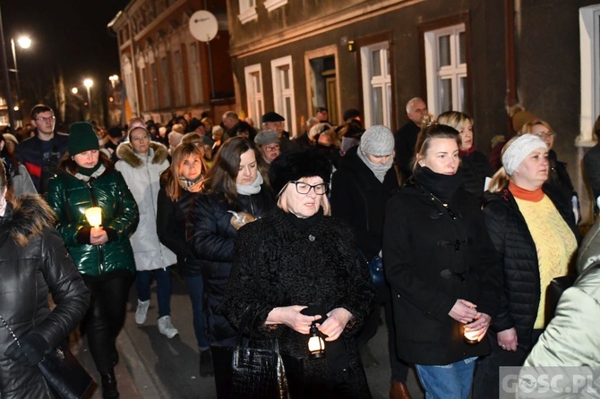 Świebodzin. Droga Krzyżowa o pokój