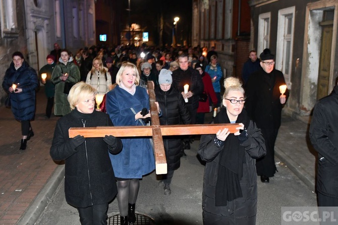 Świebodzin. Droga Krzyżowa o pokój