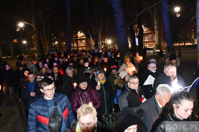 Świebodzin. Droga Krzyżowa o pokój