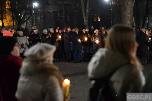 Świebodzin. Droga Krzyżowa o pokój