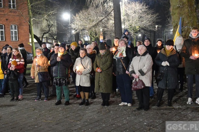 Świebodzin. Droga Krzyżowa o pokój