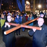 Świebodzin. Droga Krzyżowa o pokój