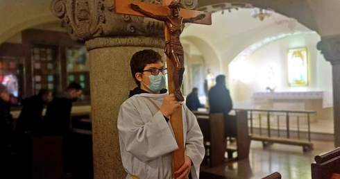 Na Golgotę przy muzyce organowej