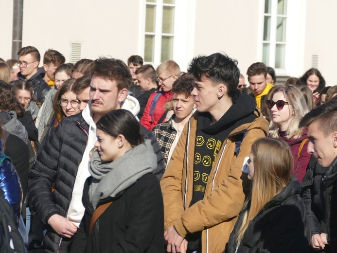 XVIII Pielgrzymka Maturzystów Diecezji Świdnickiej na Jasną Górę - cz. 01