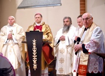 Ks. Stanisław Przerada witający bp. Adama Bałabucha w Jaworzynie Śl.