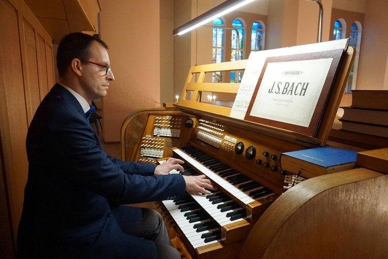 Inauguracja organów u zmartwychwstańców 
