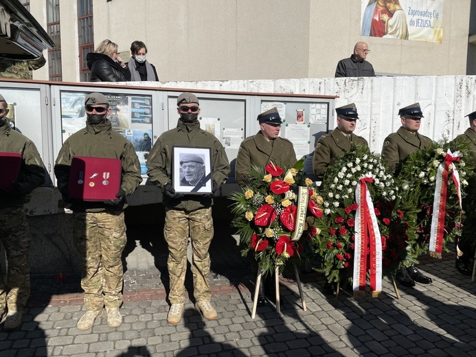 Za swoje bohaterstwo w walce płk Aleksander Tarnawski był wielokrotnie odznaczany.