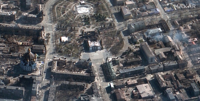 Zbombardowane dzielnice Mariupola.