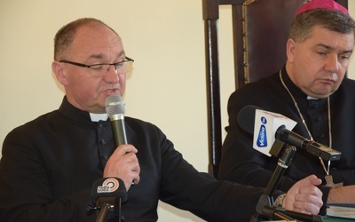 Ks. Sławomir Sobierajski przedstawił zakres działań diecezji łowickiej w zakresie pomocy ukraińskim uchodźcom. 