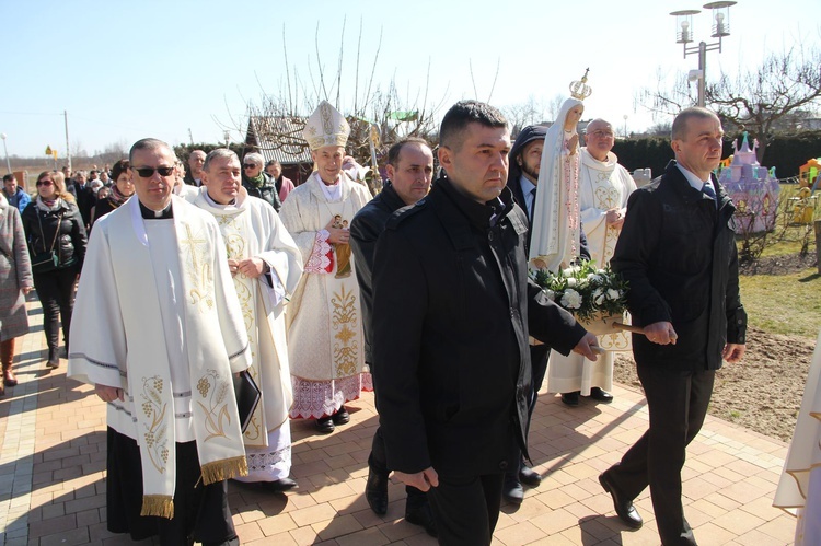 Mielec-Rzochów. Poświęcenie przedszkola sióstr karmelitanek Dzieciątka Jezus